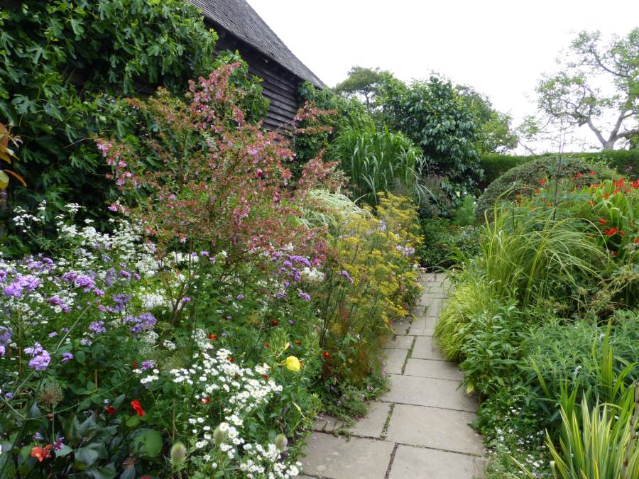 Een beplantingsplan: De sleutel tot een evenwichtige en bloeiende tuin!